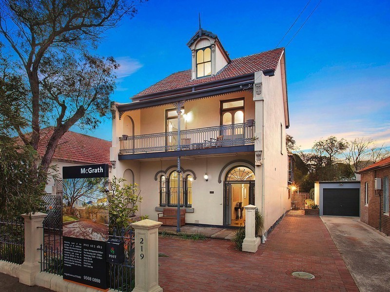 219 New Canterbury Road, Lewisham NSW 2049