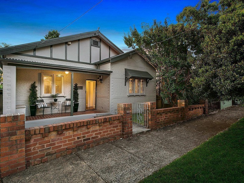 8 Browns Avenue, Enmore NSW 2042