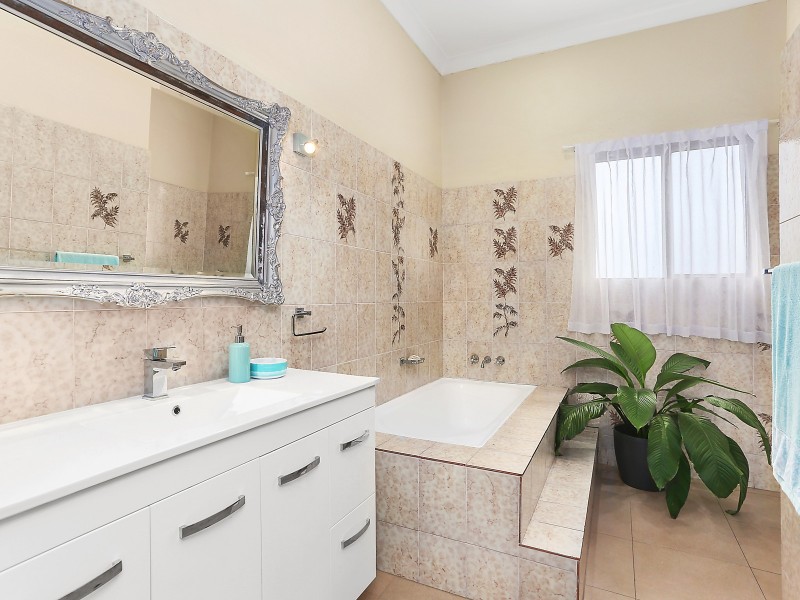 5 Leslie Street, Roselands NSW 2196