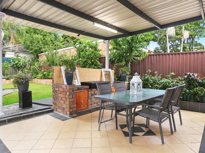 5 Leslie Street, Roselands NSW 2196