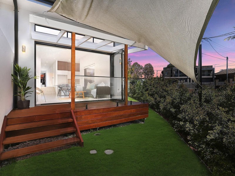 2D Narani Crescent, Earlwood NSW 2206