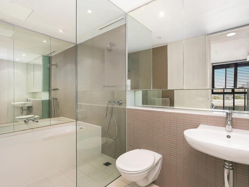 806/1 Sterling Circuit, Camperdown NSW 2050