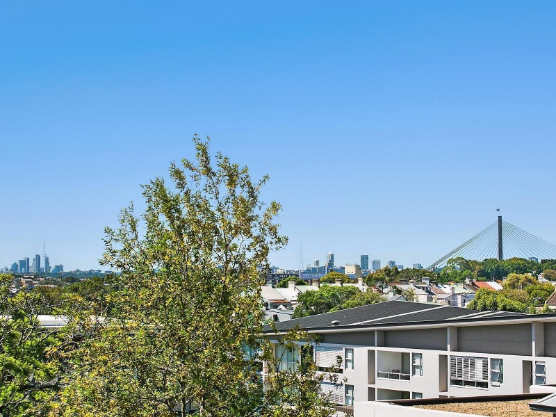 1504/2 Sterling Circuit, Camperdown NSW 2050