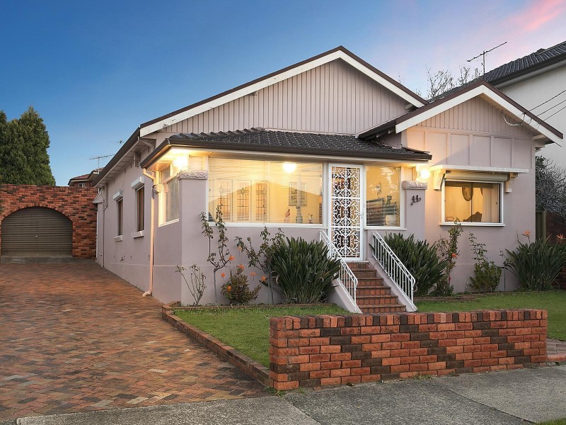 44 Hamilton Avenue, Earlwood NSW 2206