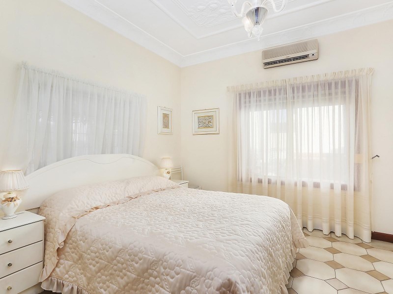 44 Hamilton Avenue, Earlwood NSW 2206