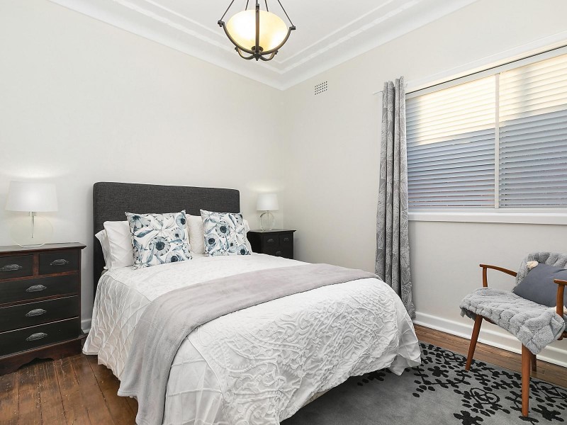 15 Glenview Avenue, Earlwood NSW 2206