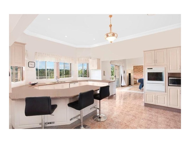 11 Redwood Close, Castle Hill NSW 2154