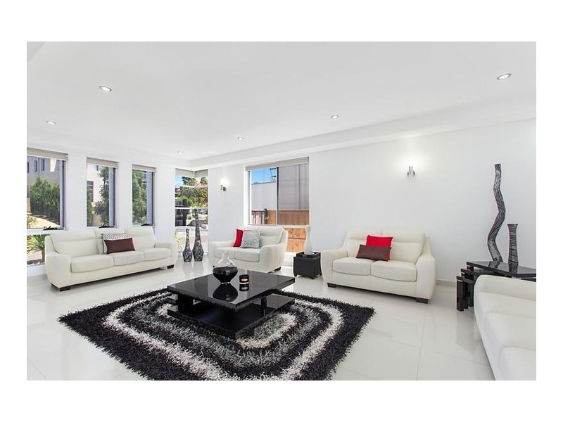 4 Waterfall Crescent, Bella Vista NSW 2153