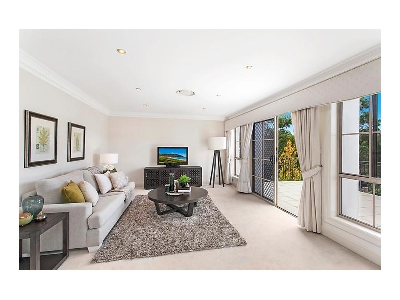 6 Smalls Creek Way, Beaumont Hills NSW 2155