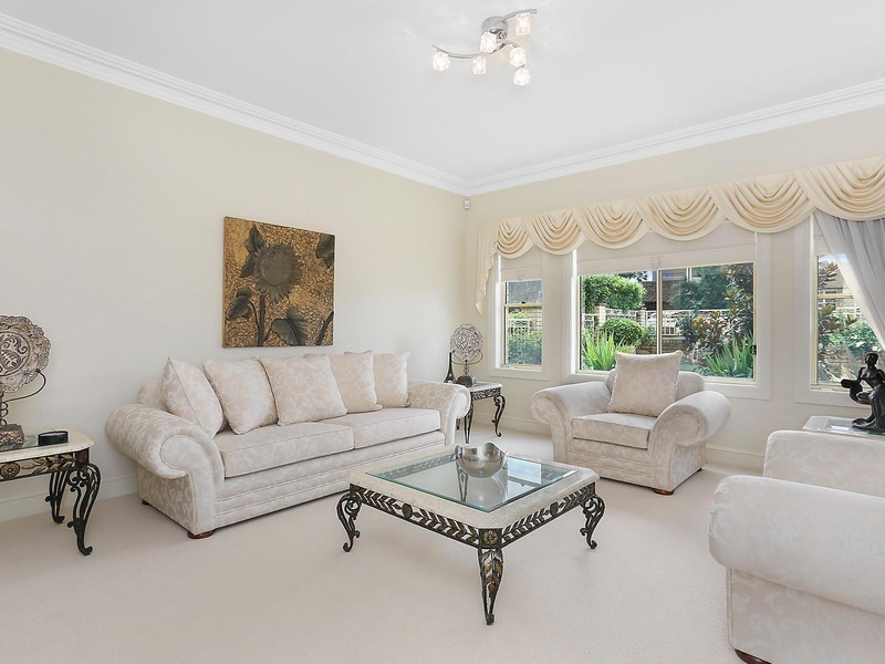 10 Benbullen Way, Castle Hill NSW 2154