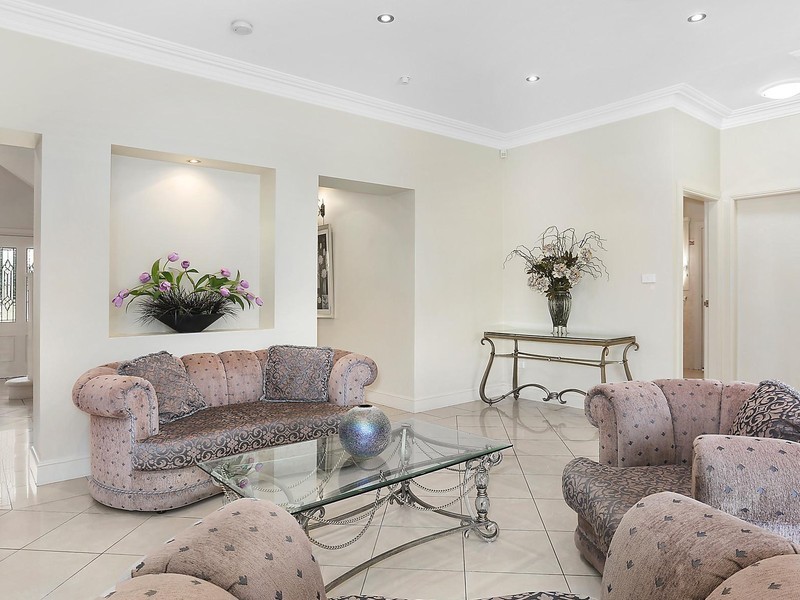 10 Benbullen Way, Castle Hill NSW 2154