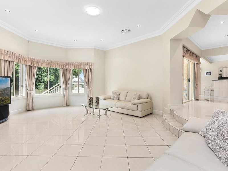 10 Benbullen Way, Castle Hill NSW 2154