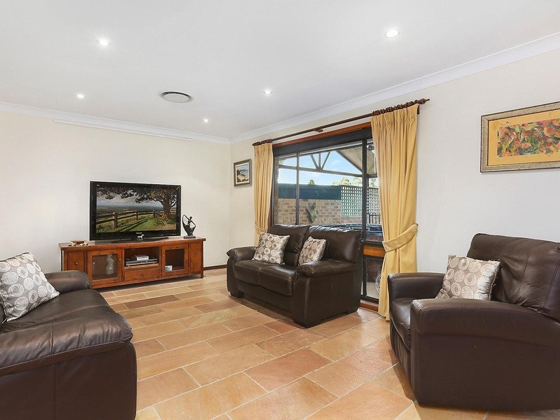 25 Daphne Avenue, Castle Hill NSW 2154