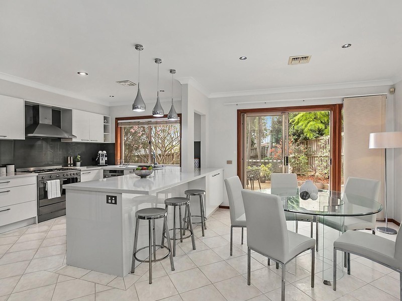 16 Nicholas Close, Bella Vista NSW 2153