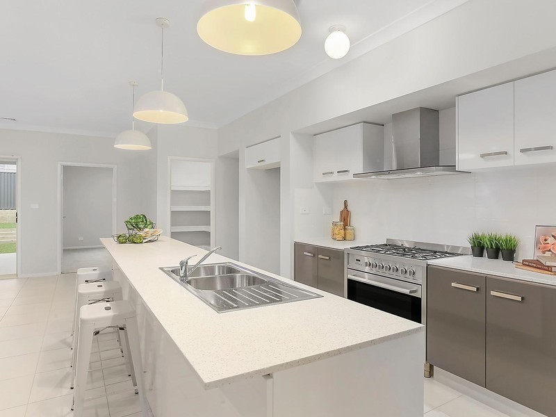 27 Bresnihan Avenue, Kellyville NSW 2155