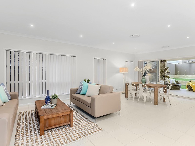 27 Bresnihan Avenue, Kellyville NSW 2155