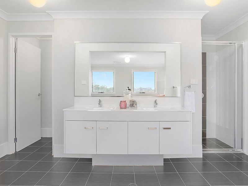 27 Bresnihan Avenue, Kellyville NSW 2155