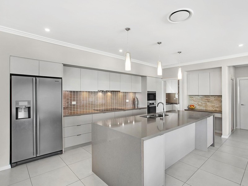 1 Ravenswood Rise, Bella Vista NSW 2153