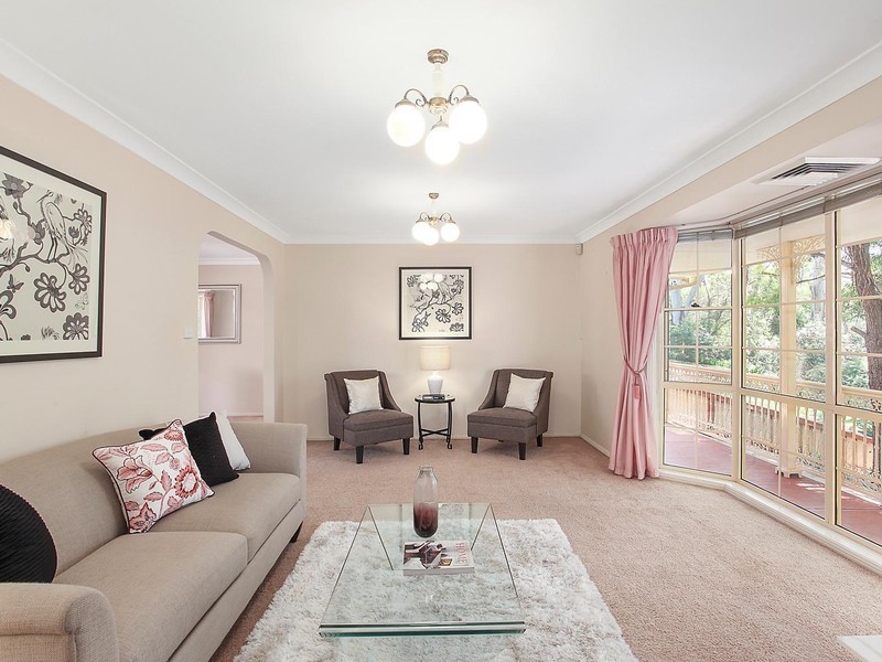 9 Dinmore Place, Castle Hill NSW 2154