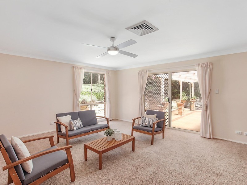 9 Dinmore Place, Castle Hill NSW 2154