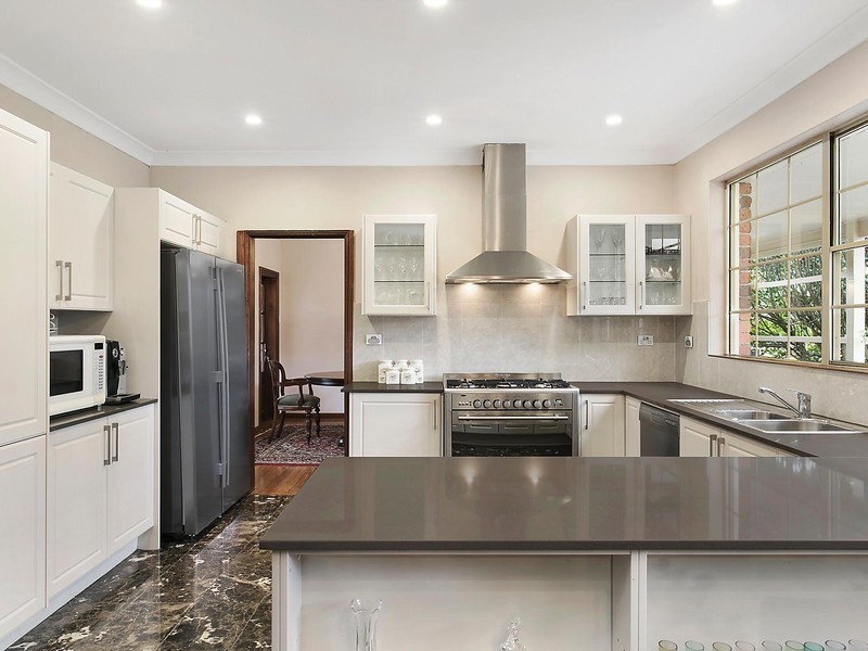 11 Henley Close, Castle Hill NSW 2154