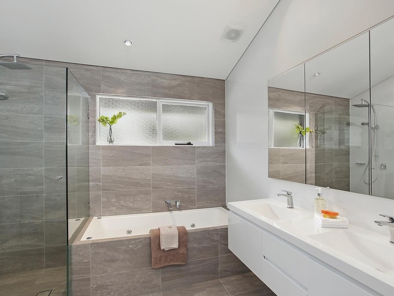 10 Lockhart Avenue, Castle Hill NSW 2154