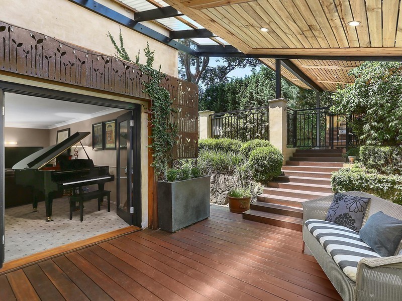 8 Read Place, West Pennant Hills NSW 2125