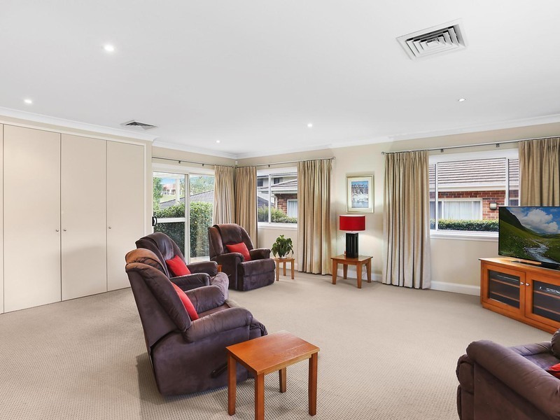 4 Ollie Place, Castle Hill NSW 2154