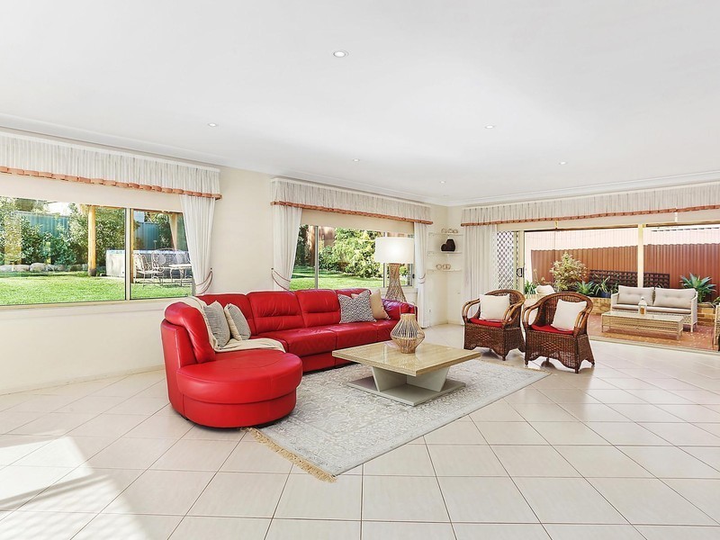 16 Knightsbridge Place, Castle Hill NSW 2154