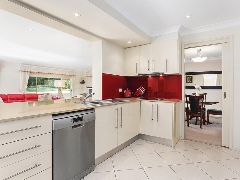 16 Knightsbridge Place, Castle Hill NSW 2154