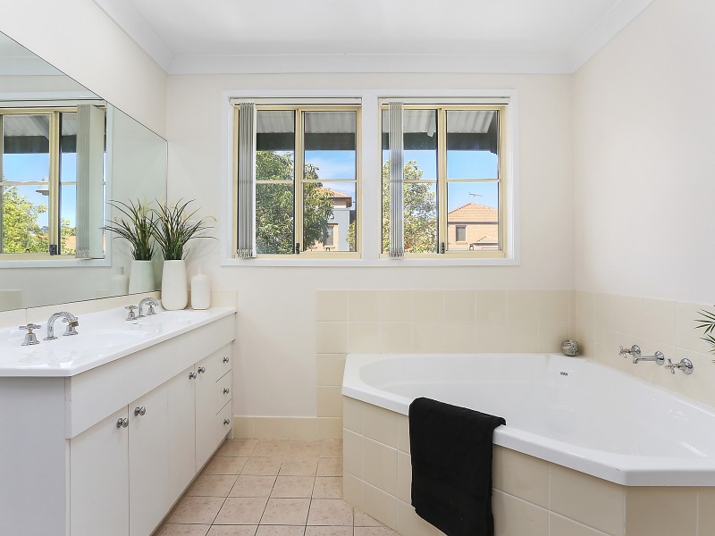 1 Honeymyrtle Road, Kellyville NSW 2155