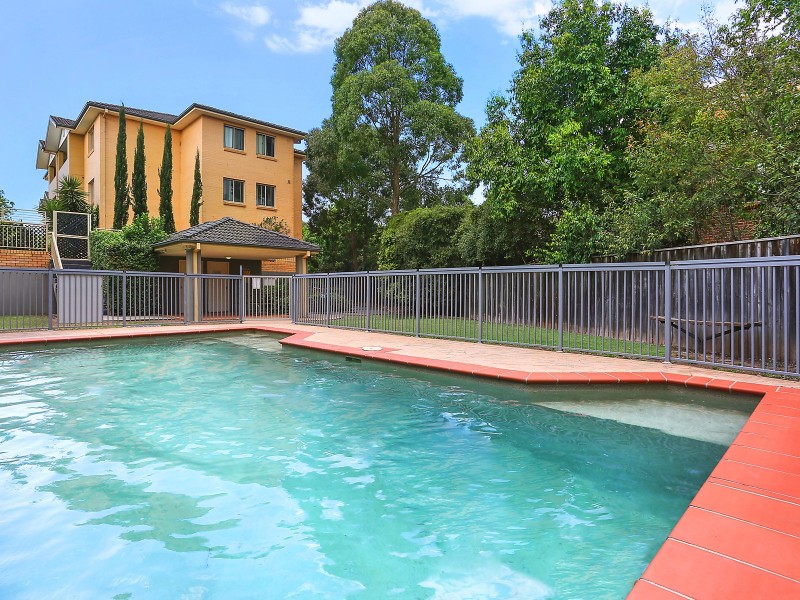 1/4 Mercer Street, Castle Hill NSW 2154