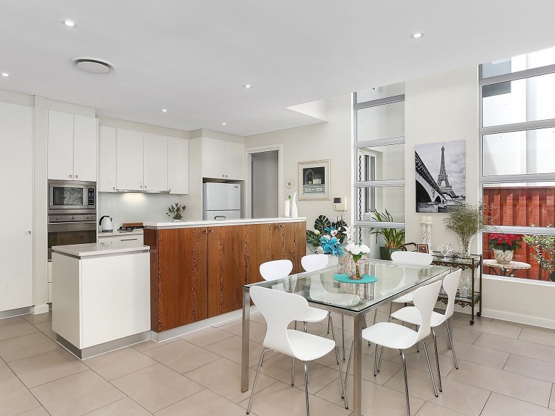 10 Waterstone Crescent, Bella Vista NSW 2153