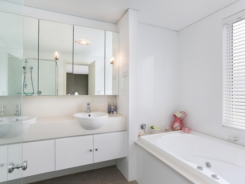 10 Waterstone Crescent, Bella Vista NSW 2153