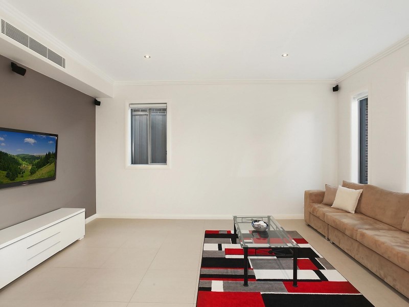 25 Hadley Circuit, Beaumont Hills NSW 2155