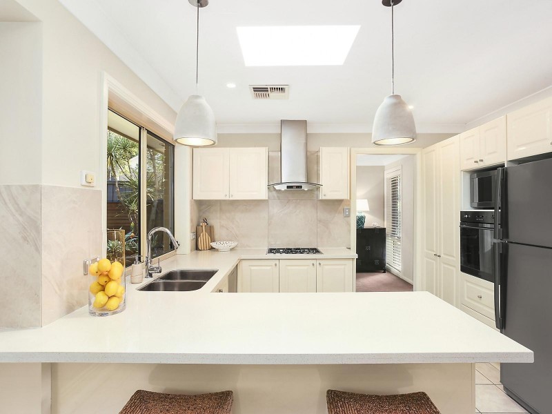 2 Lockyer Close, Dural NSW 2158