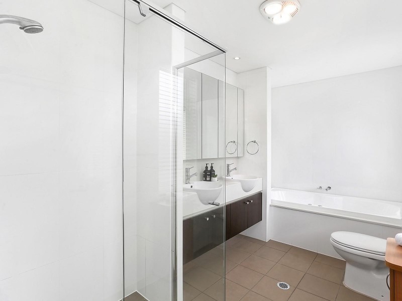 17 Waterstone Crescent, Bella Vista NSW 2153