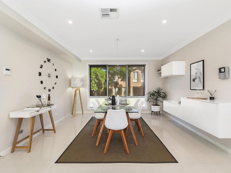 8 Springthorpe Way, Castle Hill NSW 2154