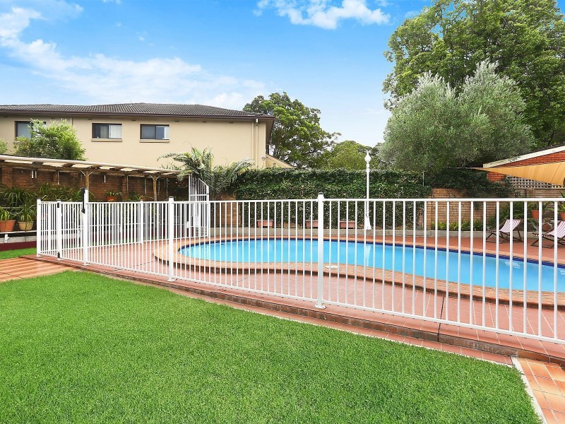33 Luculia Avenue, Baulkham Hills NSW 2153
