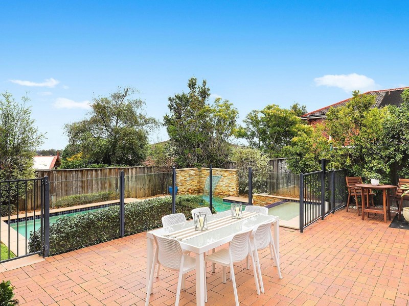 11 Freycinet Close, Dural NSW 2158