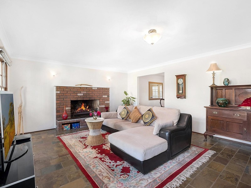 25 Lockhart Avenue, Castle Hill NSW 2154