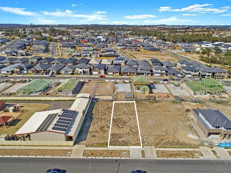 16 Mapleton Avenue, Kellyville NSW 2155