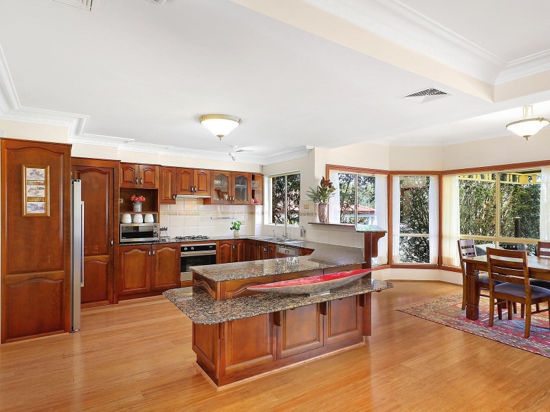 10 Beaumaris Avenue, Castle Hill NSW 2154