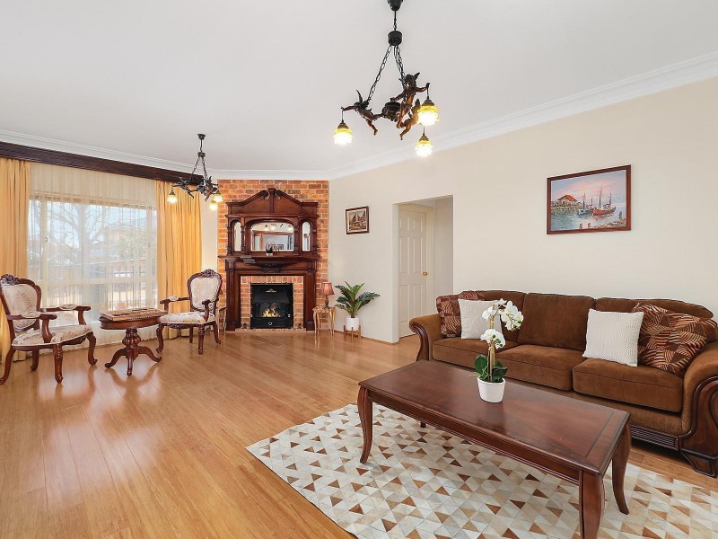 10 Beaumaris Avenue, Castle Hill NSW 2154