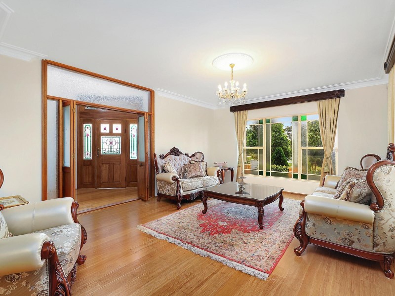 10 Beaumaris Avenue, Castle Hill NSW 2154