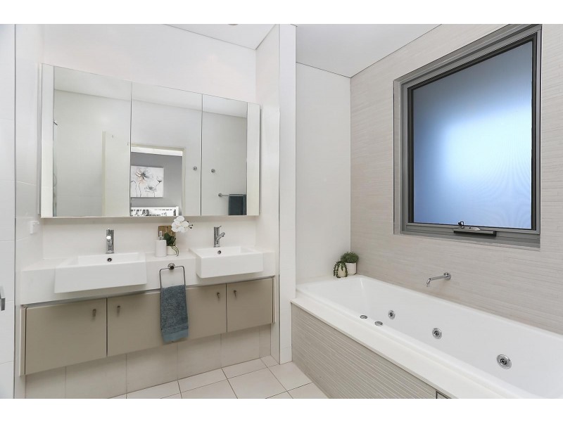 28 Peninsula Way, Bella Vista NSW 2153