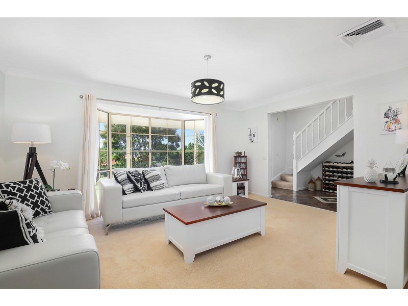 8 Elliott Place, Baulkham Hills NSW 2153