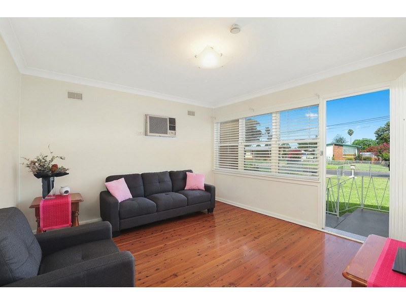 8 Saipan Avenue, Lethbridge Park NSW 2770