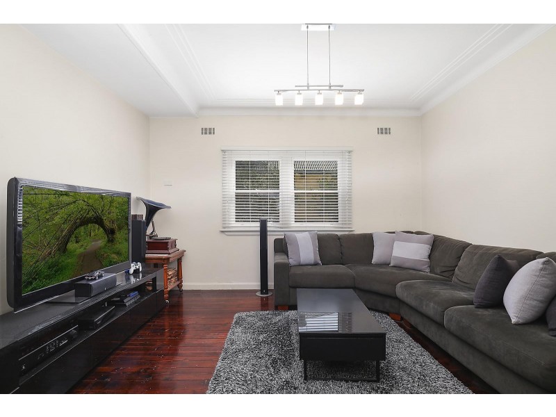 6 Balmoral Road, Northmead NSW 2152