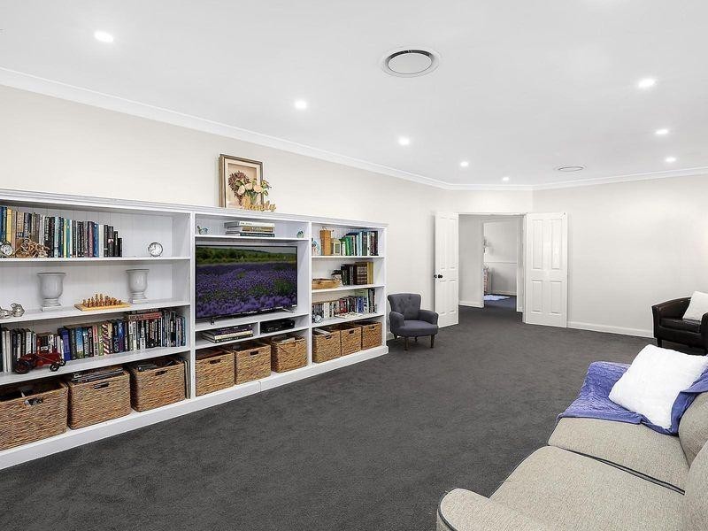 21 Woodstream Crescent, Kellyville NSW 2155